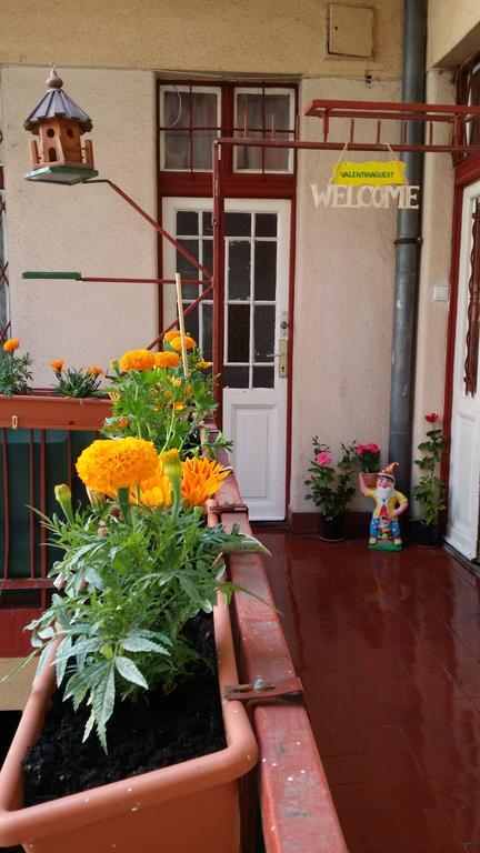 Valentina Guesthouse Budapest Bagian luar foto